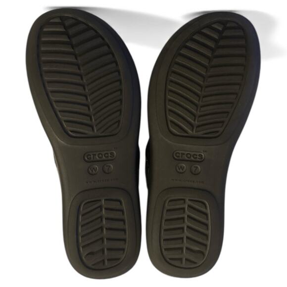 Crocs Monterey Hammered Metallic Wedge Sandals Black Silver 206308 Womens 7 - Picture 8 of 8